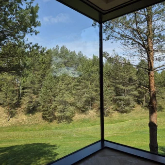 Po valymo švarūs panoraminiai langai